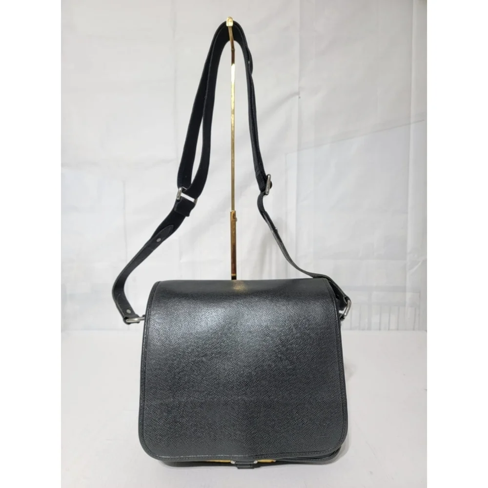 Louis Vuitton Taiga Andrei Messenger Bag Black